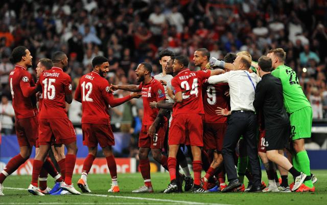 大连英博队迎来队史第100场比赛