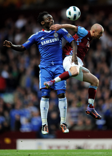 雷迪克：里夫斯在对热火首节伤到腹股沟，明天再次评估他伤情